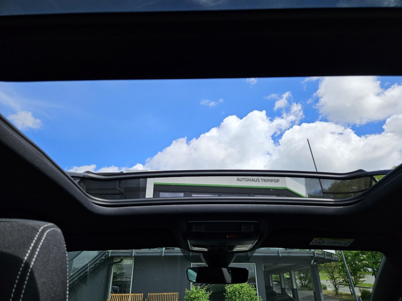 Karoq 1.5 TSI DSG Sportline AHK NAVI KLIMA PANO - Bild 14