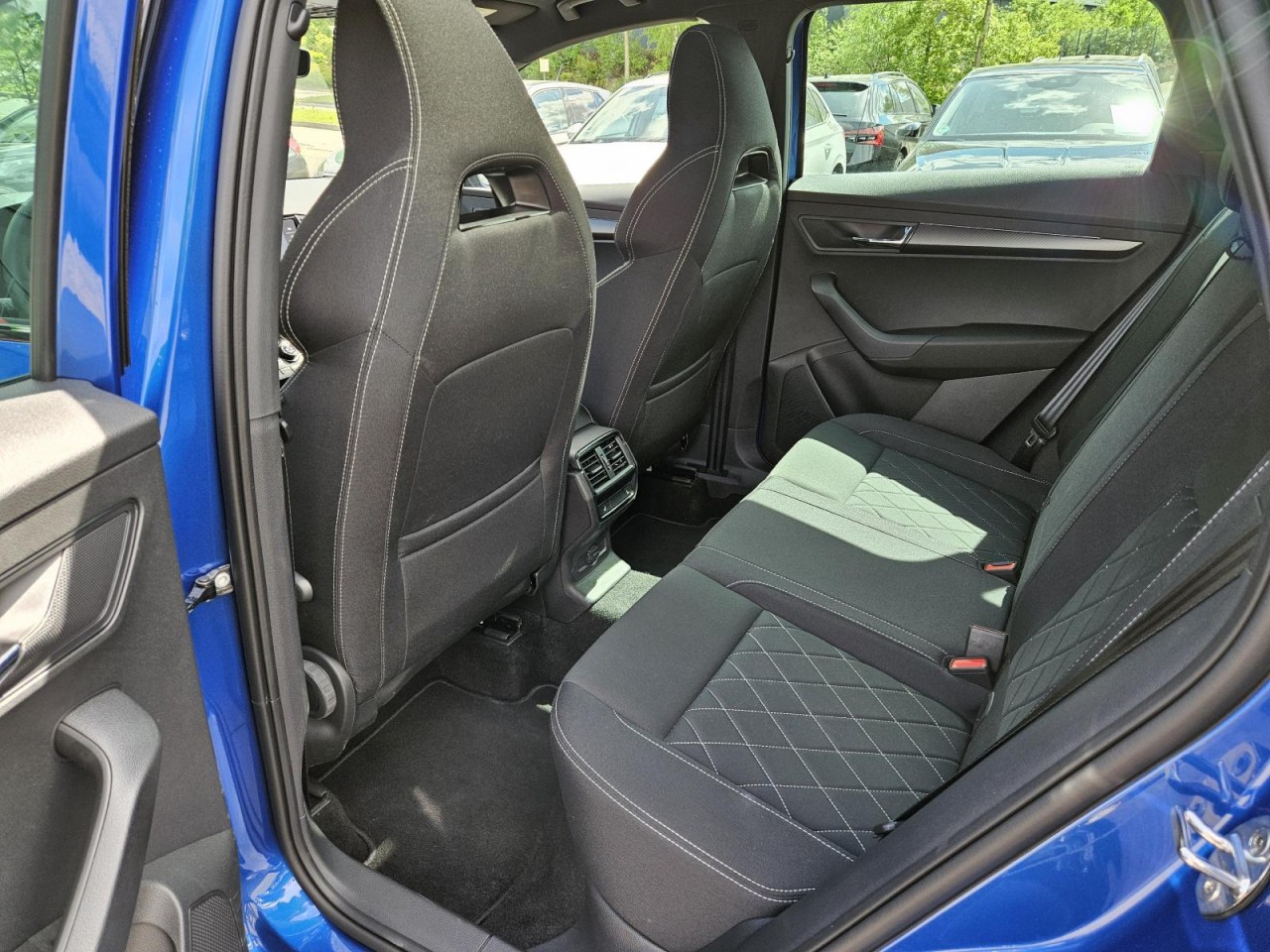 Karoq 1.5 TSI DSG Sportline AHK NAVI KLIMA PANO - Bild 17