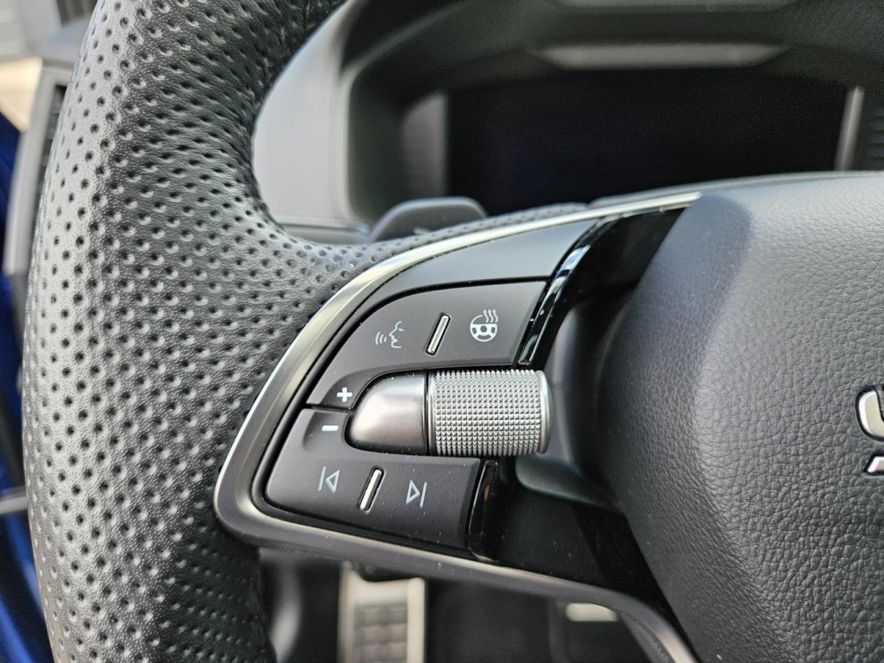 Karoq 1.5 TSI DSG Sportline AHK NAVI KLIMA PANO - Bild 24