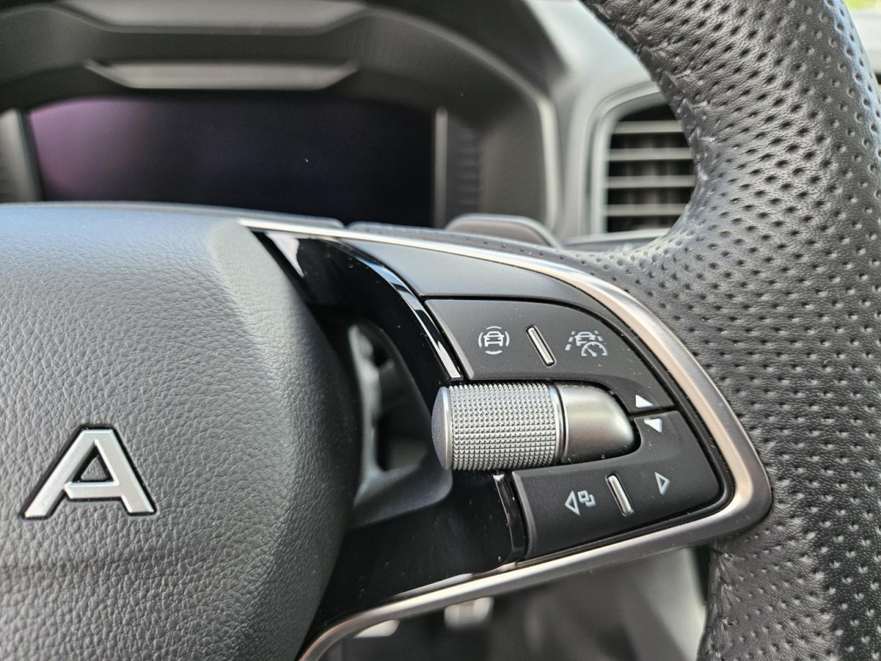 Karoq 1.5 TSI DSG Sportline AHK NAVI KLIMA PANO - Bild 25