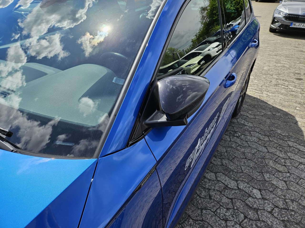 Karoq 1.5 TSI DSG Sportline AHK NAVI KLIMA PANO - Bild 4