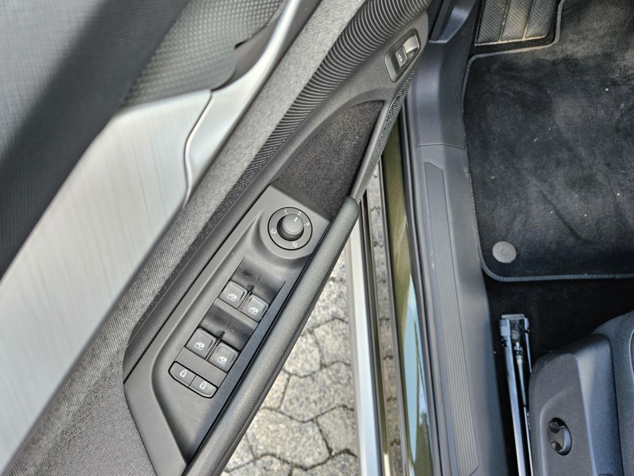 Enyaq 60 Loft PANO KLIMA AHK NAVI - Bild 6