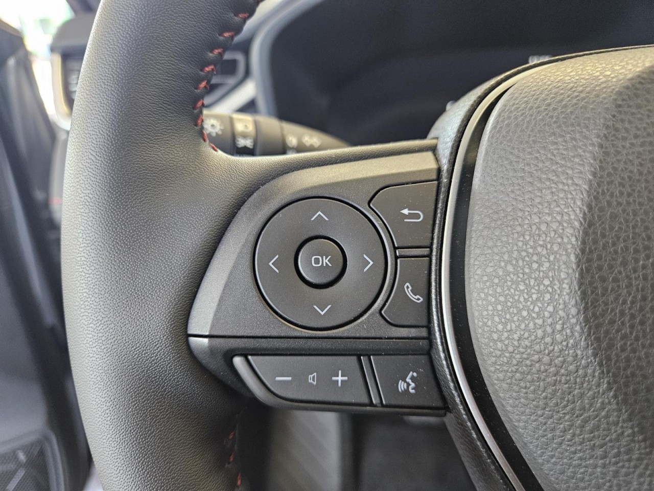 Across 2.5 AT Comfort+ Plug-In Hybrid KLIMA NAVI - Bild 25