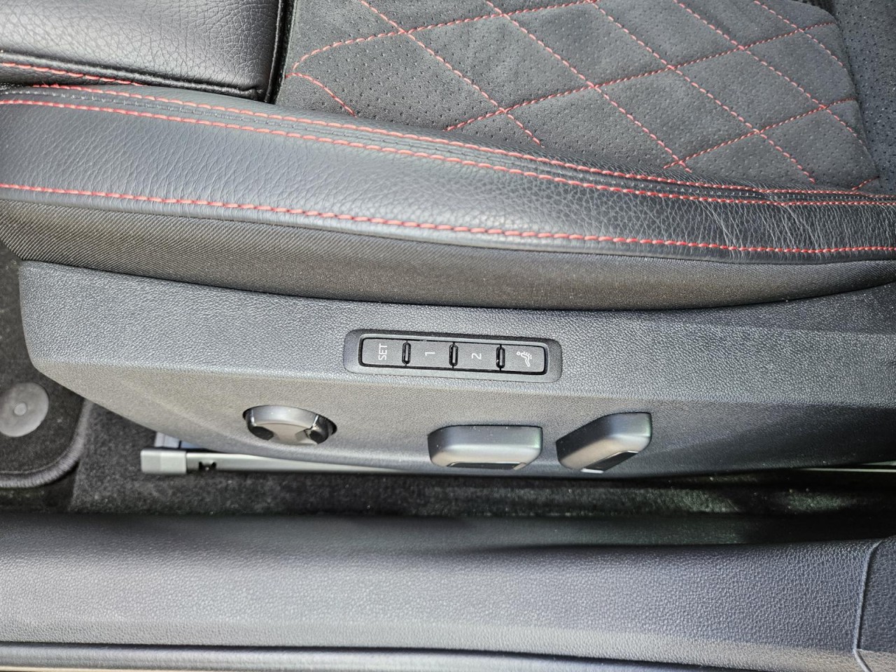 Octavia 2.0 TSI DSG RS AHK STHZ NAV KLIMA PANO - Bild 17