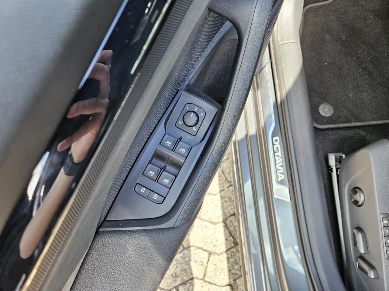 Octavia 2.0 TSI DSG RS AHK STHZ NAV KLIMA PANO - Bild 6