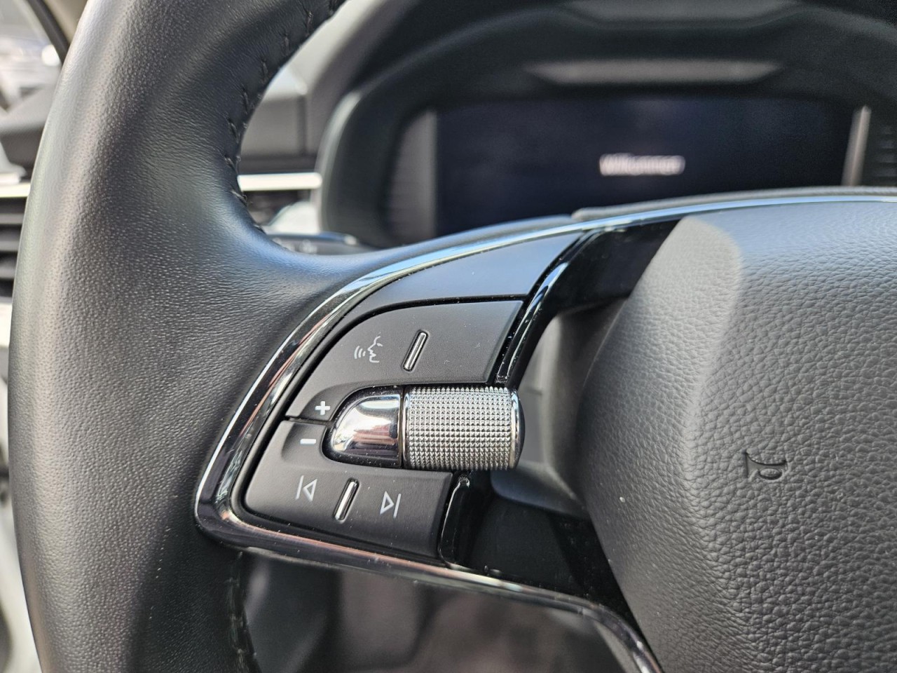 Kamiq 1.0 TSI Tour NAVI KLIMA SHZ LED KAM LM - Bild 27