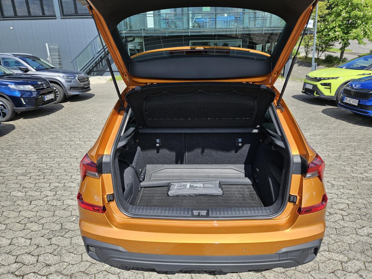 Kamiq 1.0 TSI DSG Tour AHK KAM NAVI KLIMA SHZ - Bild 16