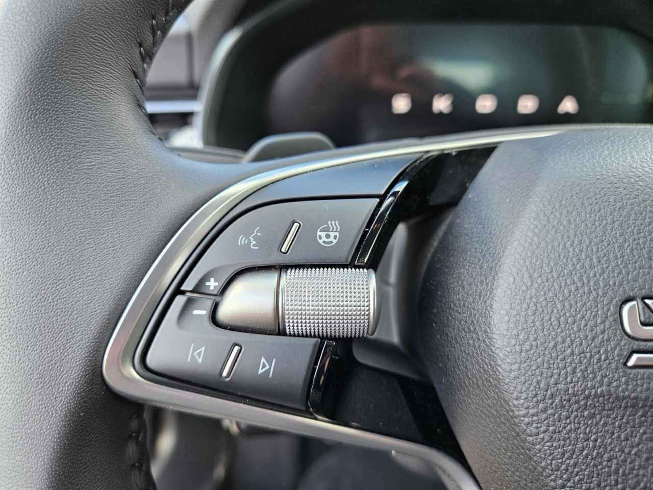 Kamiq 1.0 TSI DSG Tour AHK KAM NAVI KLIMA SHZ - Bild 25