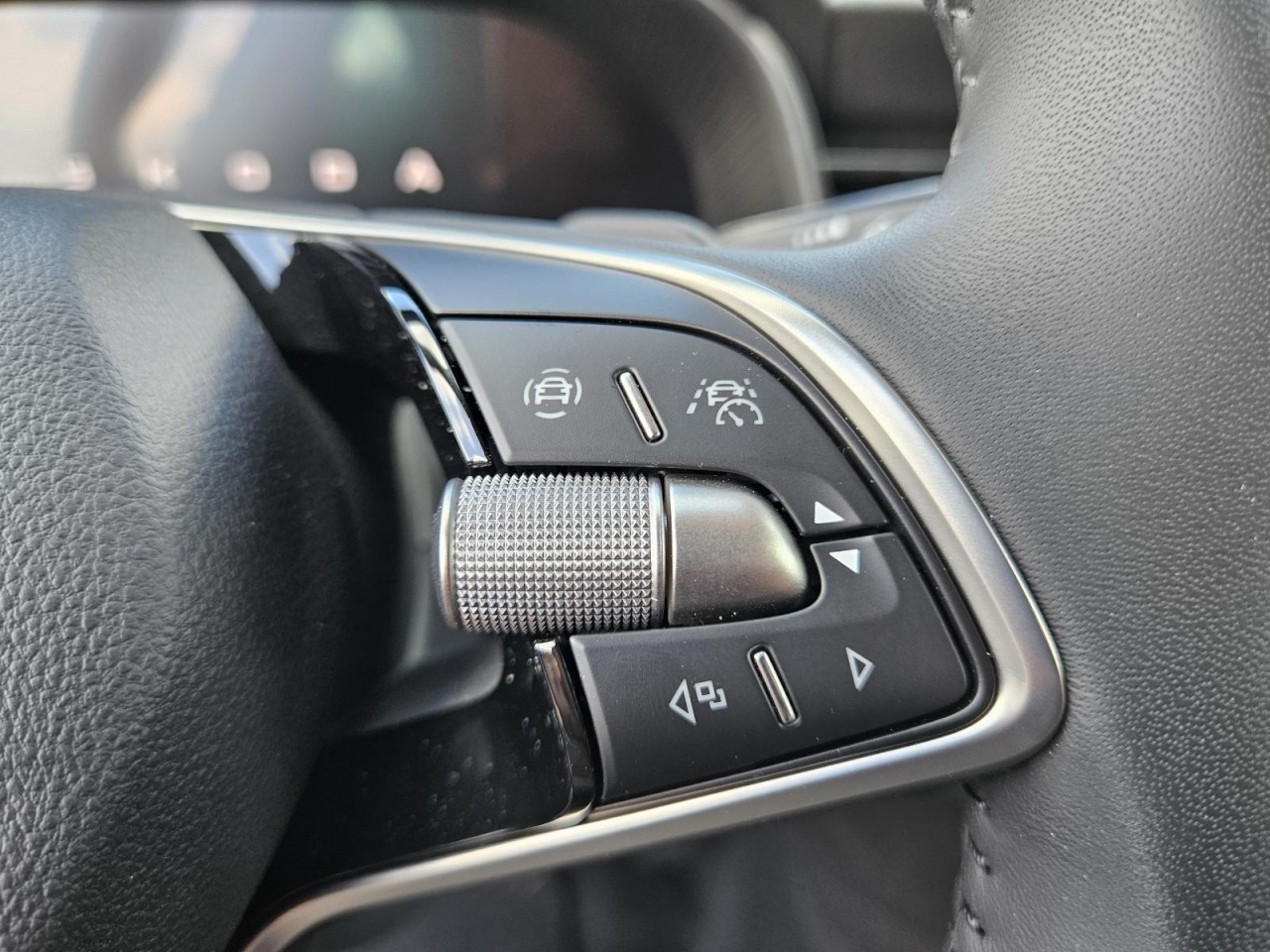 Kamiq 1.0 TSI DSG Tour AHK KAM NAVI KLIMA SHZ - Bild 26