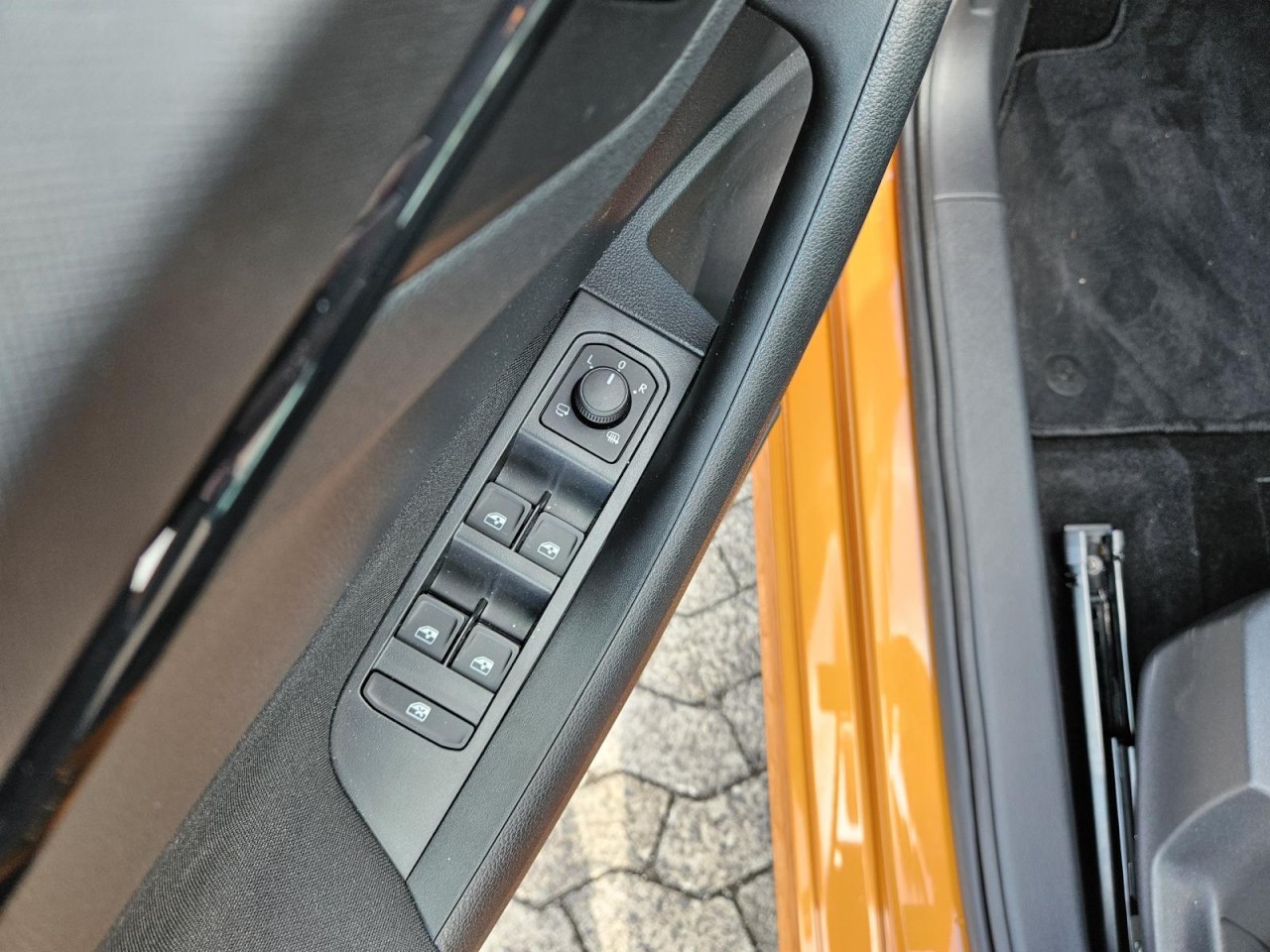 Kamiq 1.0 TSI DSG Tour AHK KAM NAVI KLIMA SHZ - Bild 5