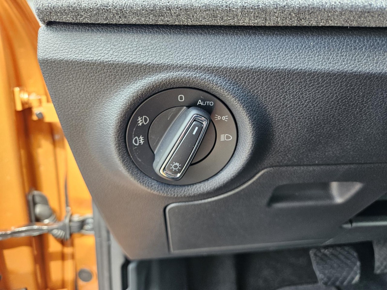Kamiq 1.0 TSI DSG Tour AHK KAM NAVI KLIMA SHZ - Bild 6
