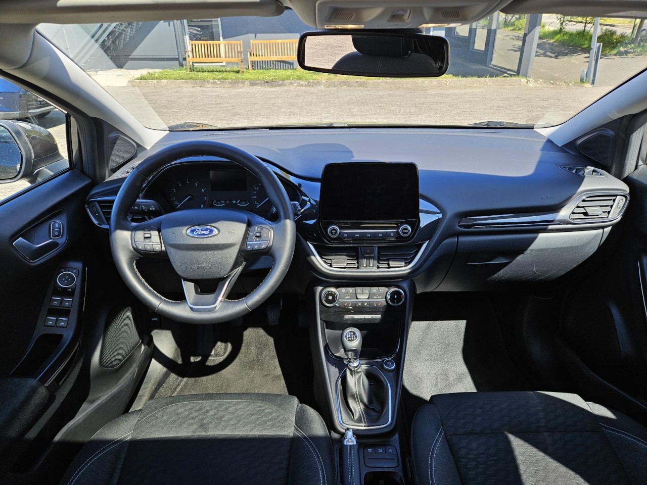 Puma 1.0 Mild-Hybrid Titanium AHK NAV PANO LED - Bild 8