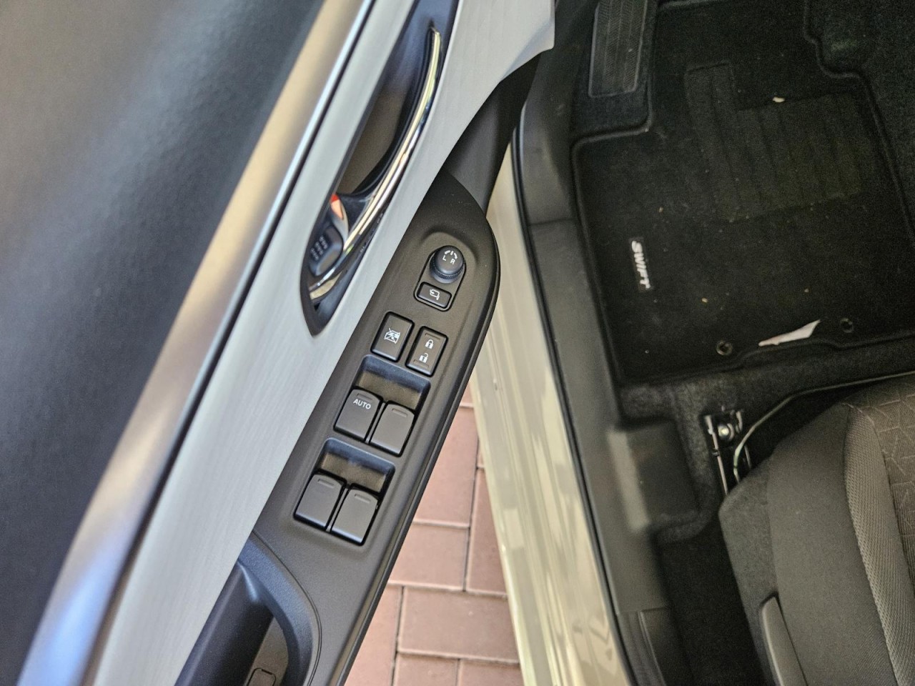 Swift 1.2 CVT M-Hybrid Comfort+ NAVI SHZ LED KAM - Bild 5