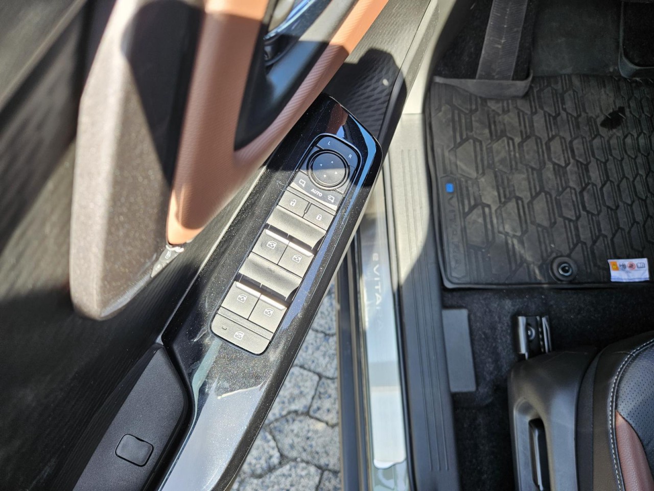 e Vitara EV AT Comfort+ 61kWH PANO LED KAM KLIMA - Bild 5