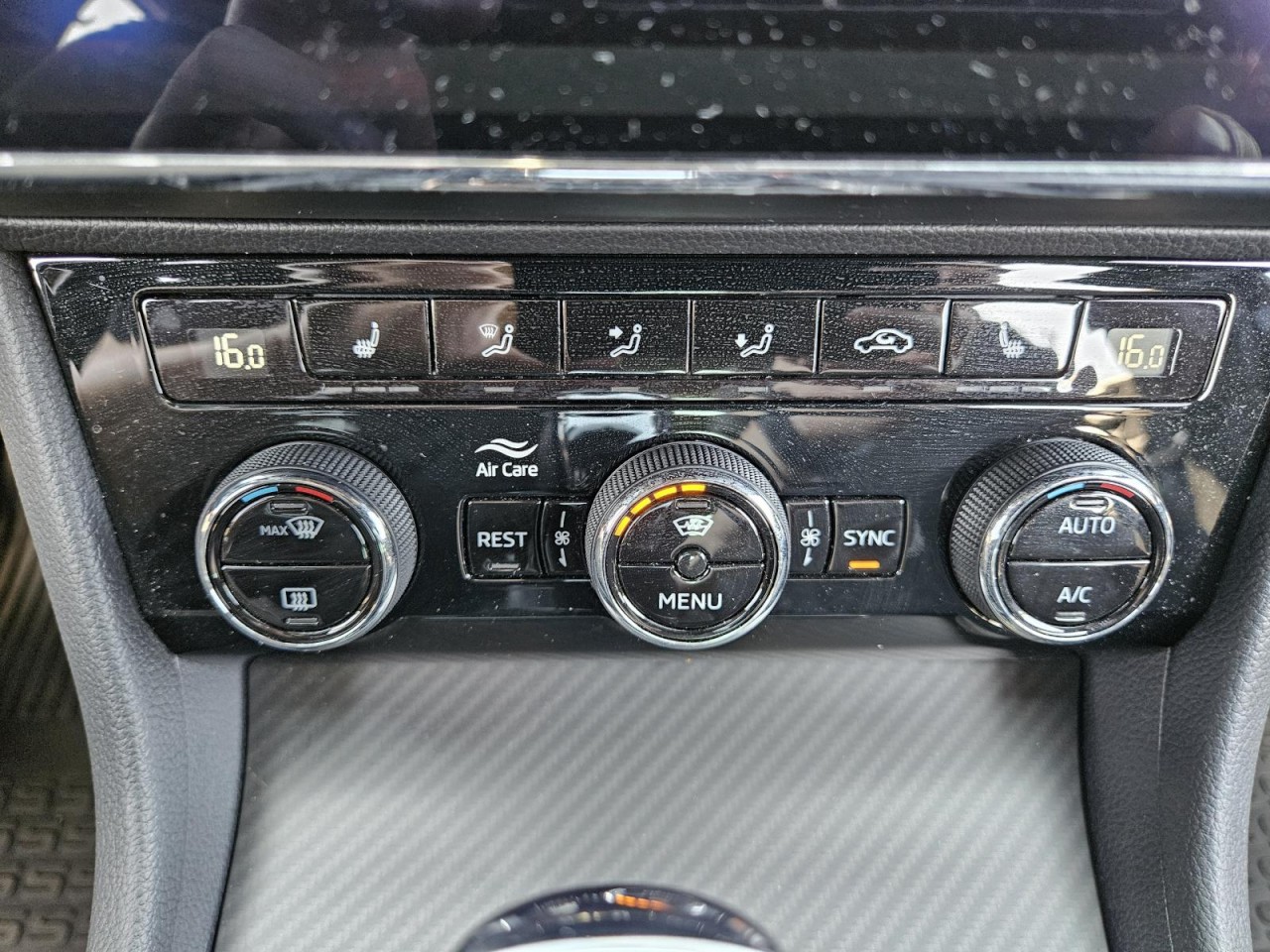 Superb Combi 2.0 TDI DSG Sportline 4×4 PANO NAVI - Bild 15