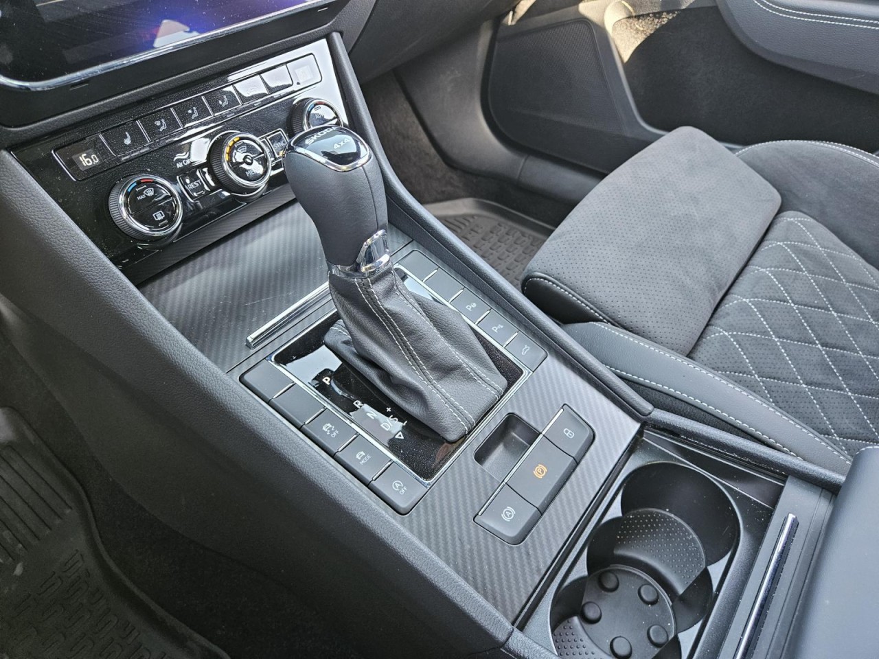 Superb Combi 2.0 TDI DSG Sportline 4×4 PANO NAVI - Bild 16