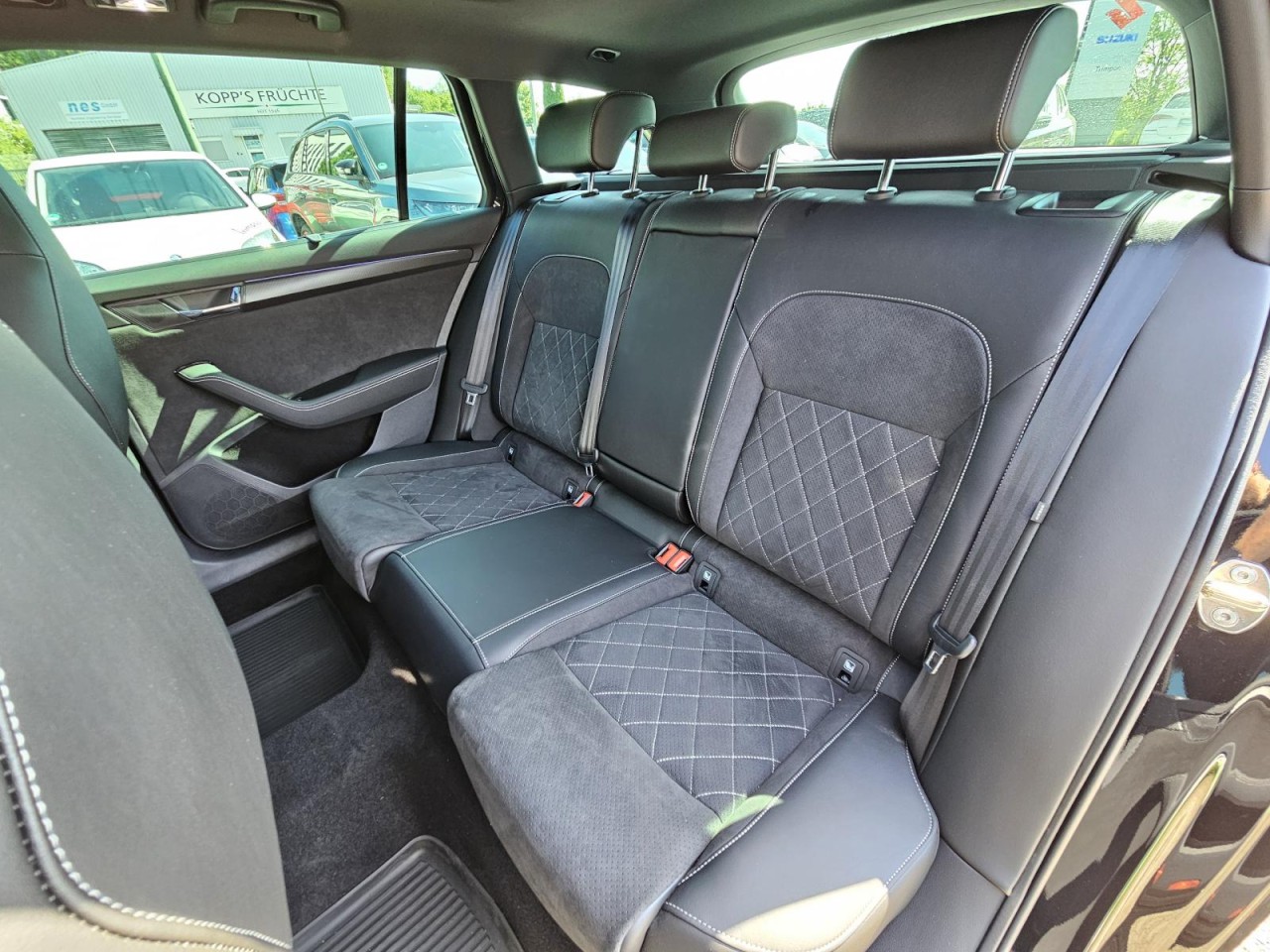 Superb Combi 2.0 TDI DSG Sportline 4×4 PANO NAVI - Bild 17