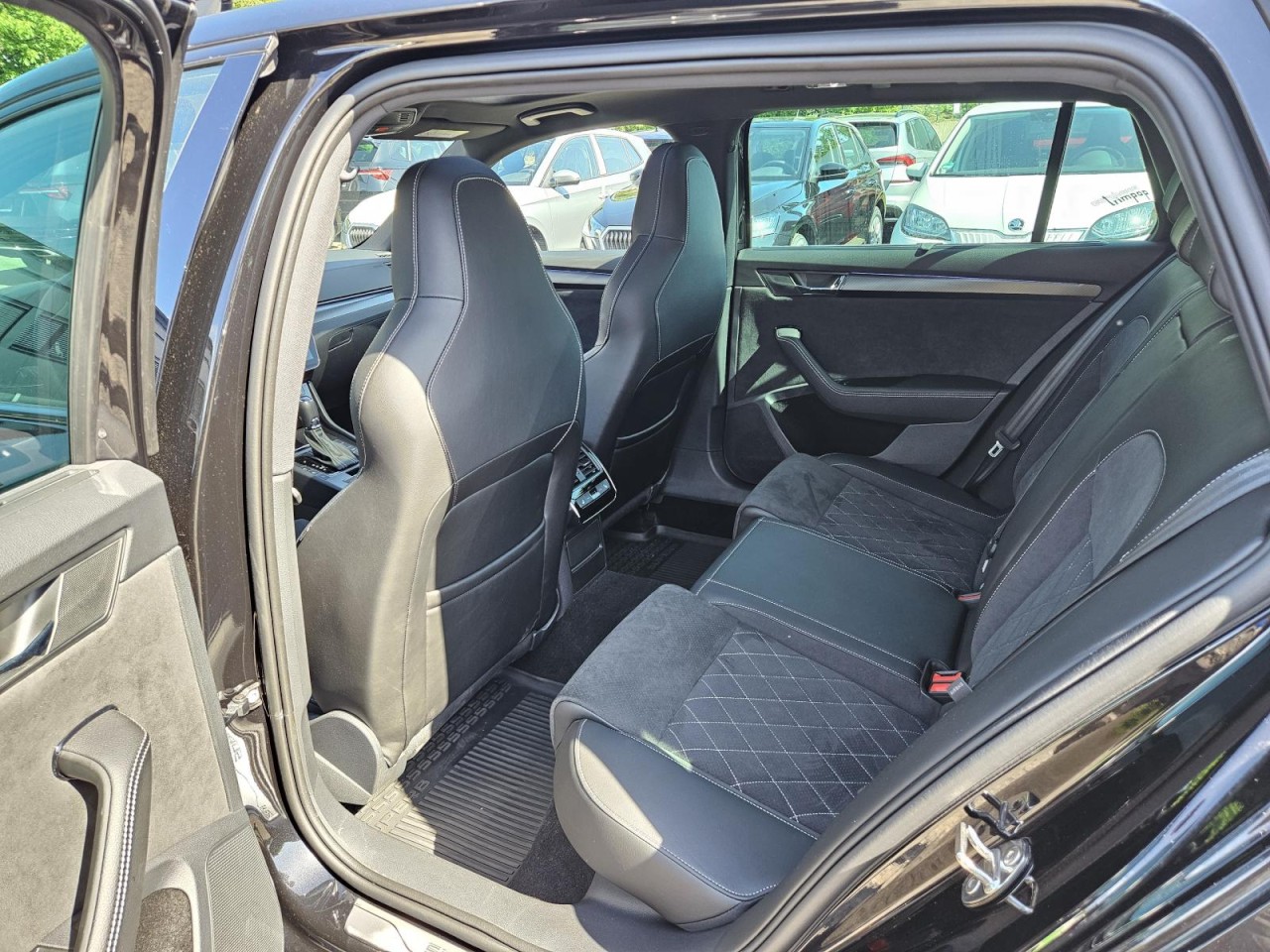 Superb Combi 2.0 TDI DSG Sportline 4×4 PANO NAVI - Bild 28