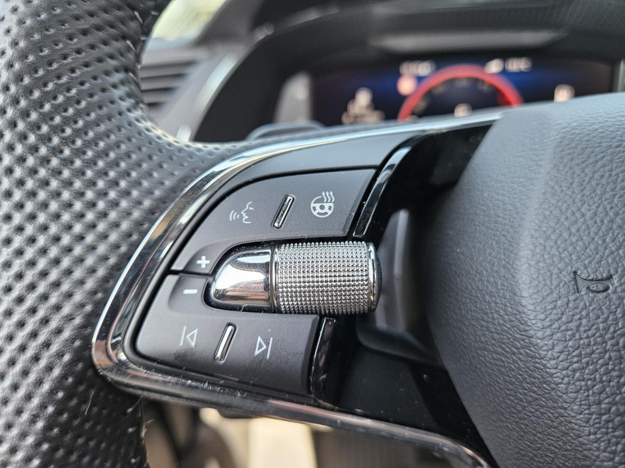 Superb Combi 2.0 TDI DSG Sportline 4×4 PANO NAVI - Bild 31