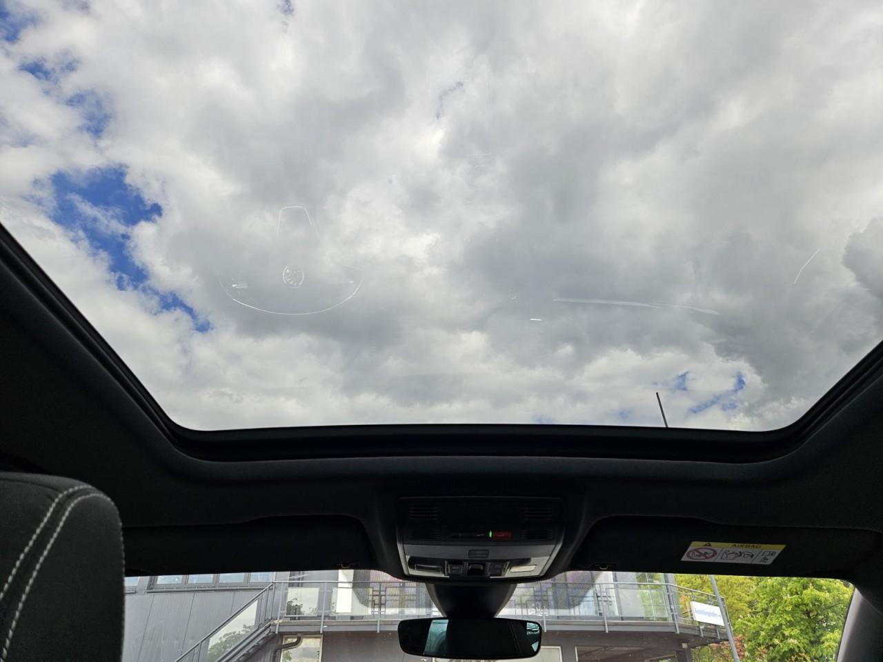 Karoq 1.5 TSI DSG Sportline AHK PANO STANDHZ LM - Bild 14