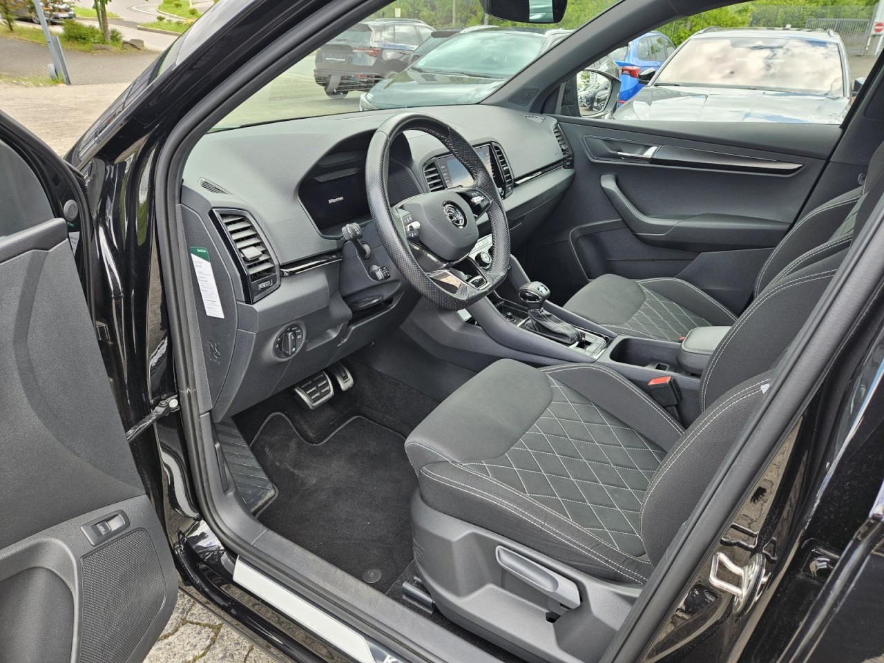Karoq 1.5 TSI DSG Sportline AHK PANO STANDHZ LM - Bild 17