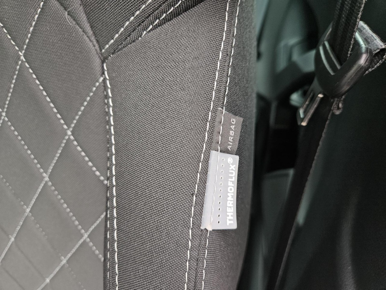 Karoq 1.5 TSI DSG Sportline AHK PANO STANDHZ LM - Bild 18