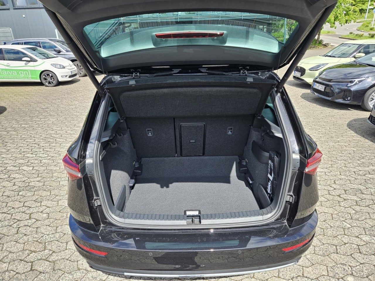 Karoq 1.5 TSI DSG Sportline AHK PANO STANDHZ LM - Bild 20