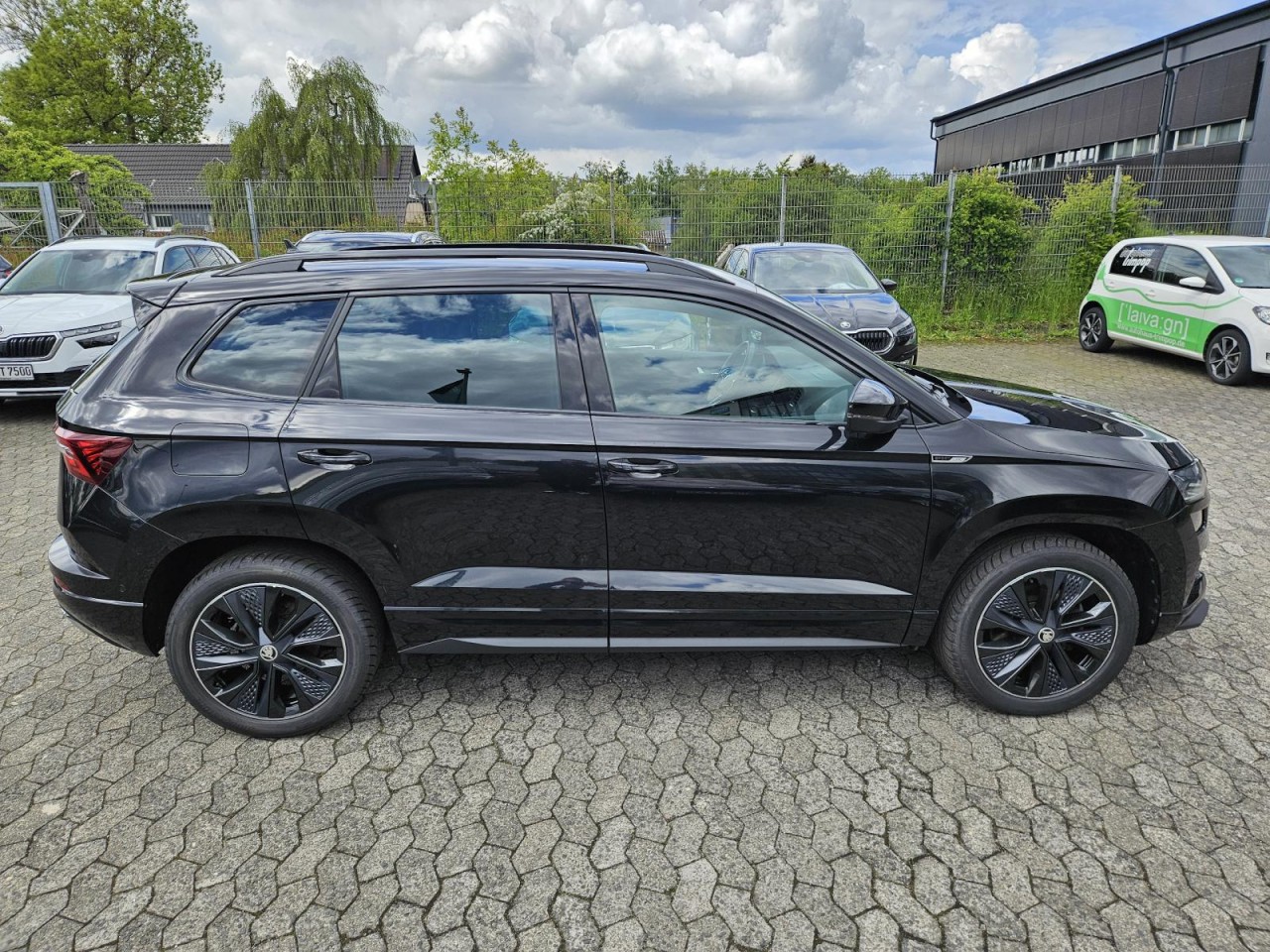 Karoq 1.5 TSI DSG Sportline AHK PANO STANDHZ LM - Bild 26