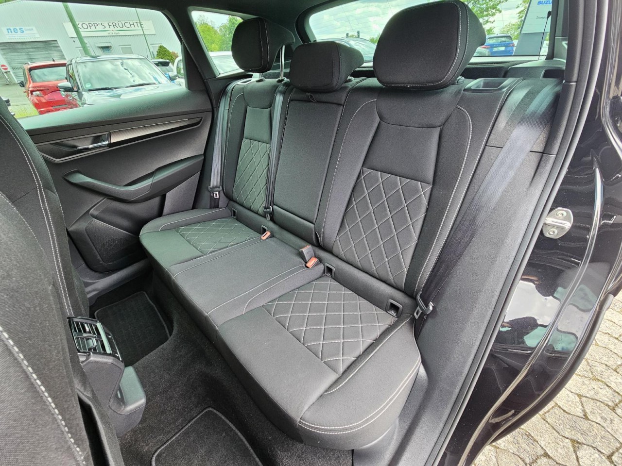 Karoq 1.5 TSI DSG Sportline AHK PANO STANDHZ LM - Bild 30