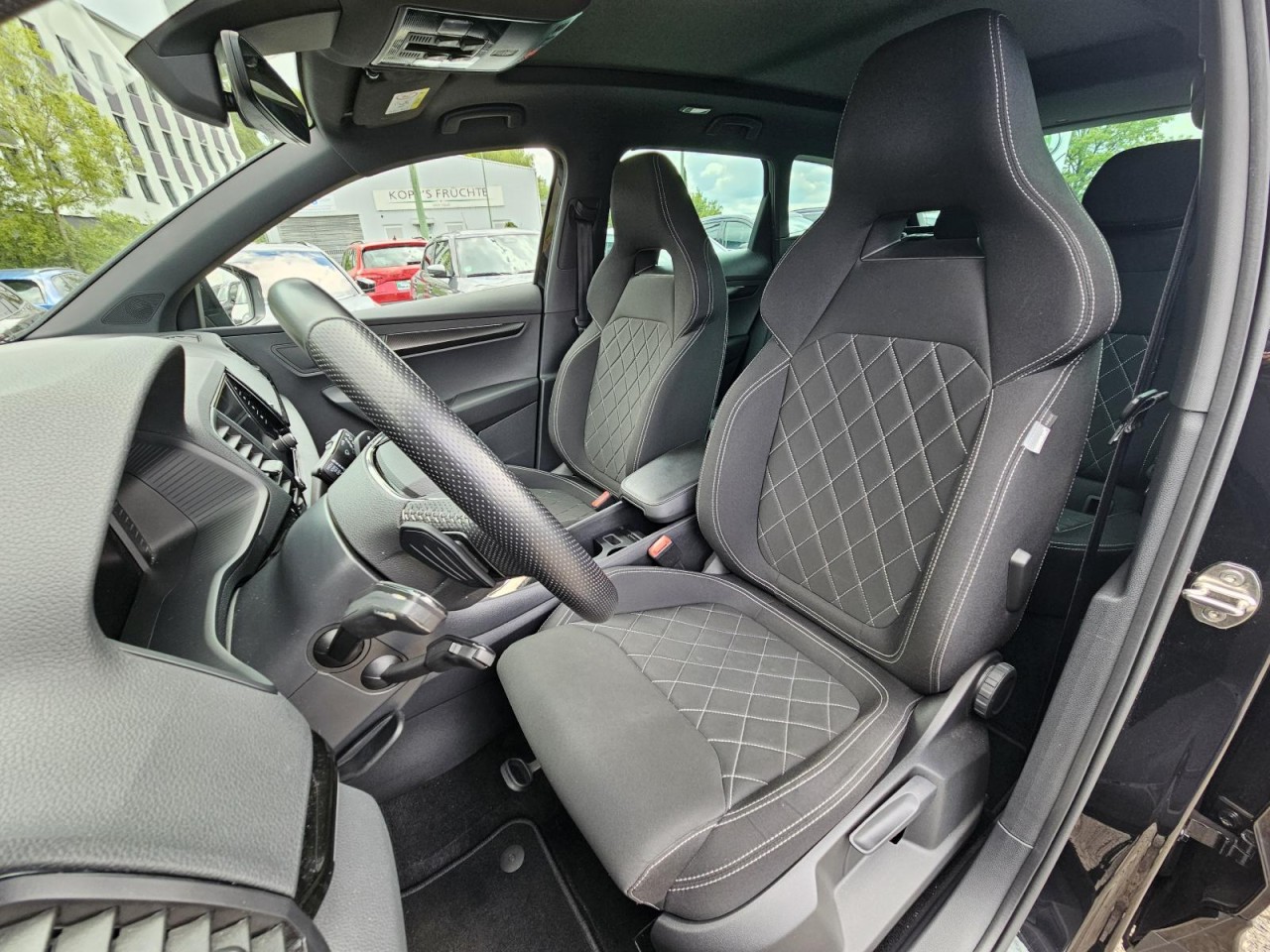 Karoq 1.5 TSI DSG Sportline AHK PANO STANDHZ LM - Bild 31