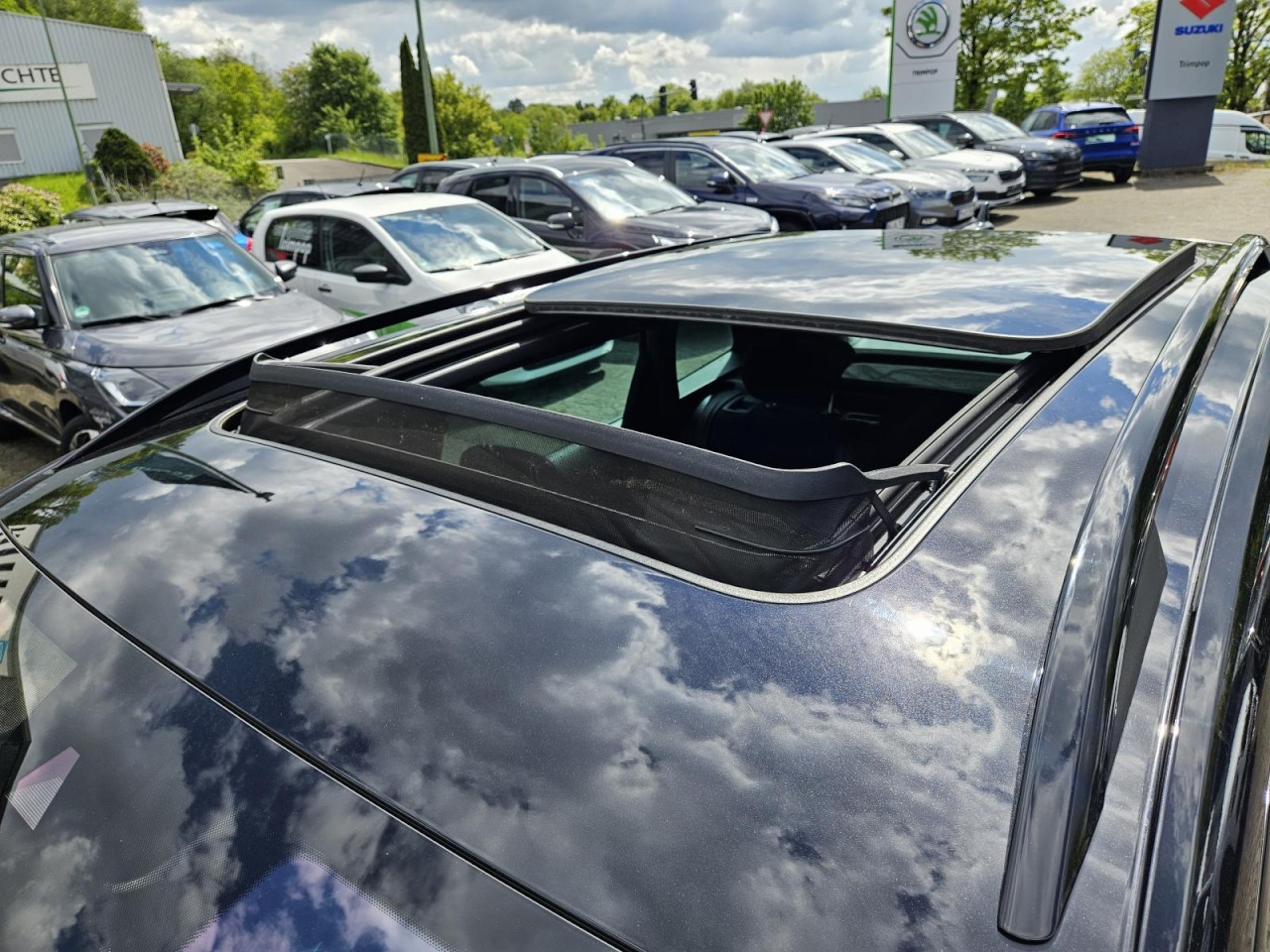 Karoq 1.5 TSI DSG Sportline AHK PANO STANDHZ LM - Bild 4