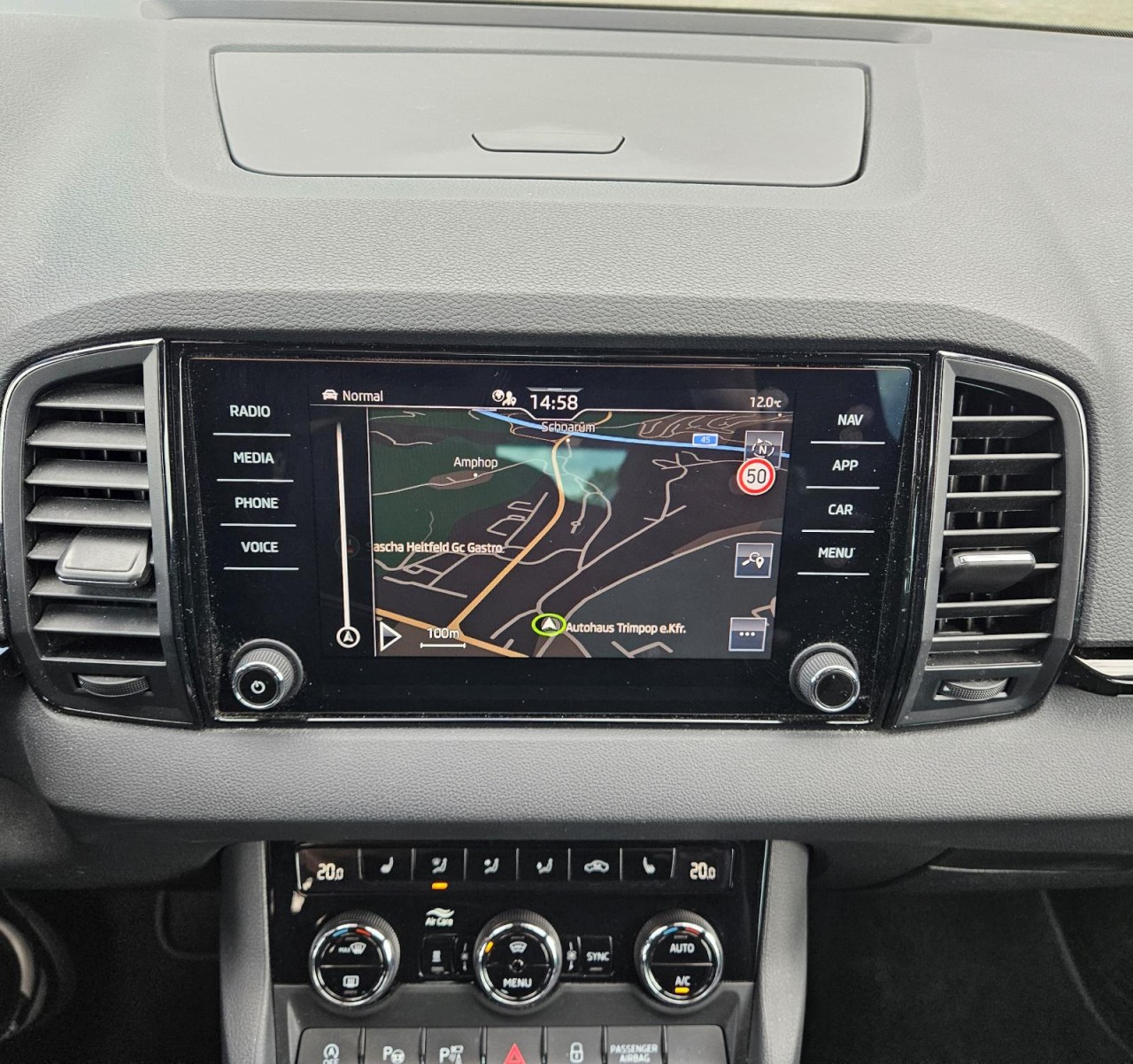 Karoq 1.5 TSI DSG Sportline AHK PANO STANDHZ LM - Bild 8
