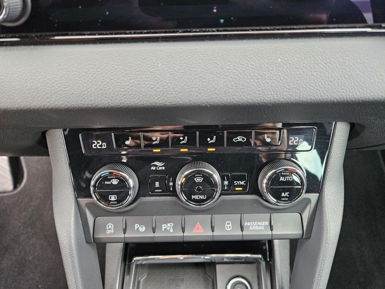 Karoq 1.5 TSI DSG Sportline AHK PANO STANDHZ LM - Bild 12