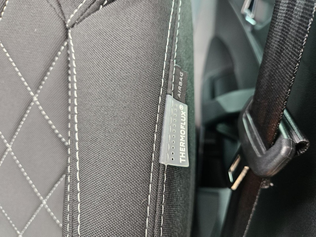 Karoq 1.5 TSI DSG Sportline AHK PANO STANDHZ LM - Bild 19
