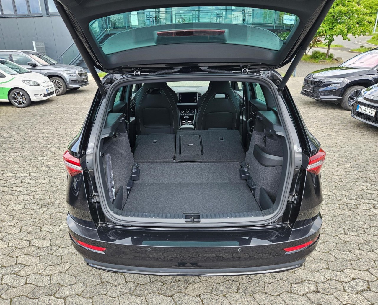 Karoq 1.5 TSI DSG Sportline AHK PANO STANDHZ LM - Bild 22