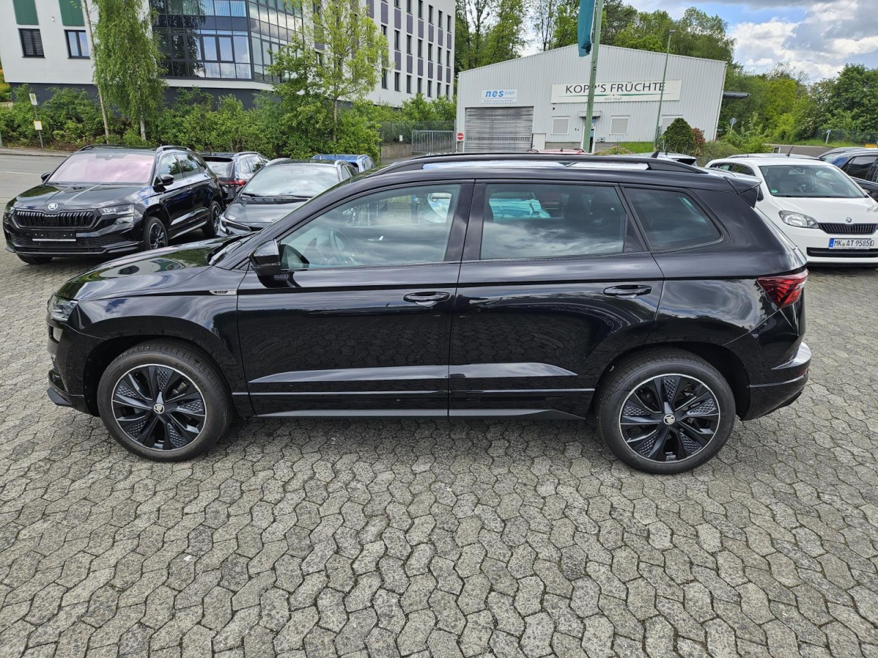 Karoq 1.5 TSI DSG Sportline AHK PANO STANDHZ LM - Bild 29