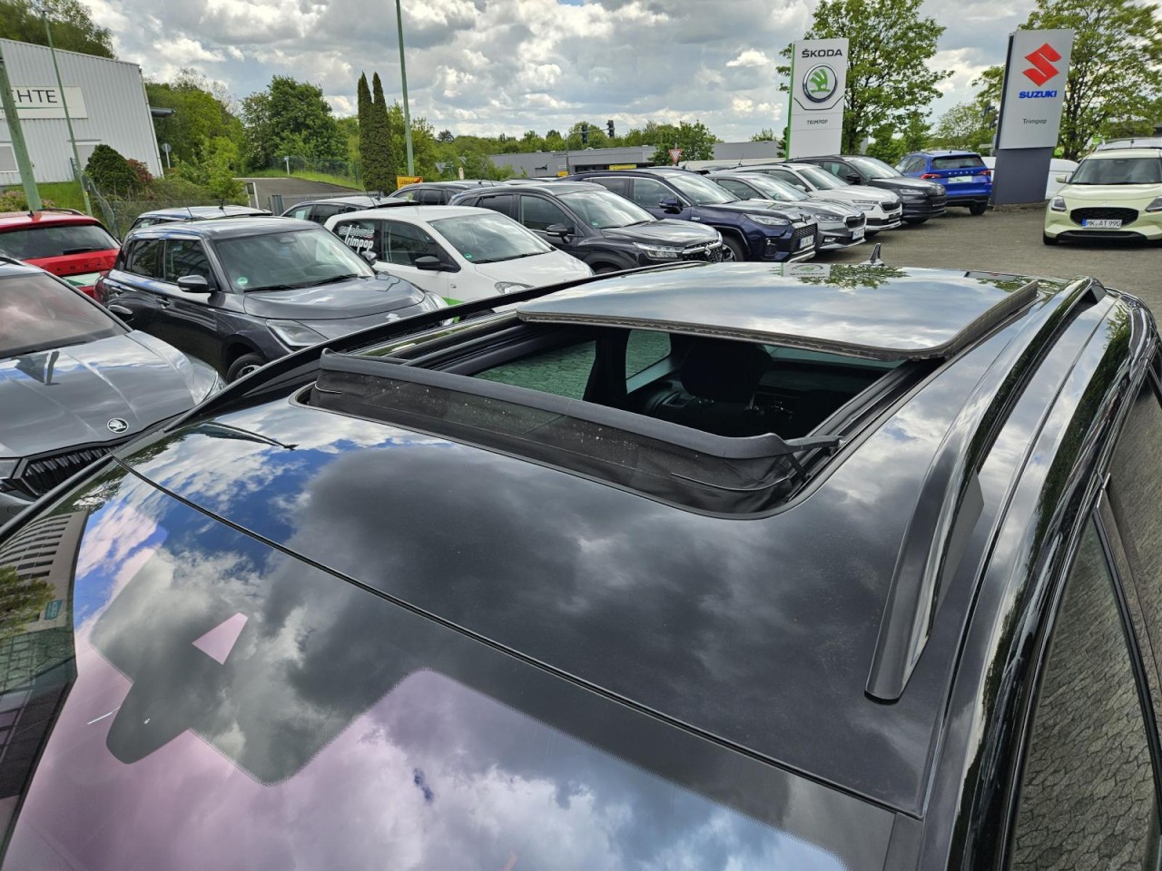 Karoq 1.5 TSI DSG Sportline AHK PANO STANDHZ LM - Bild 4