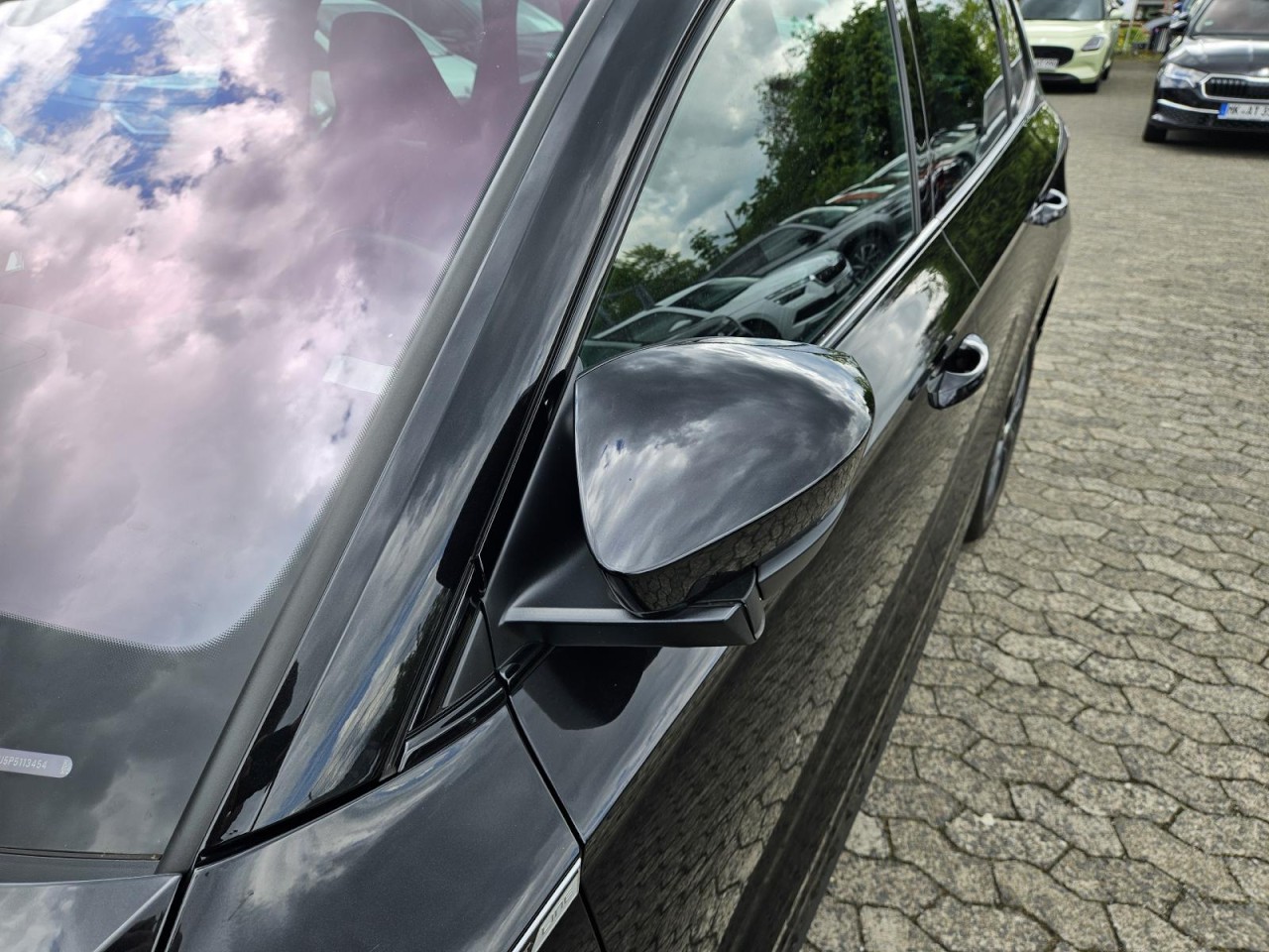Karoq 1.5 TSI DSG Sportline AHK PANO STANDHZ LM - Bild 5