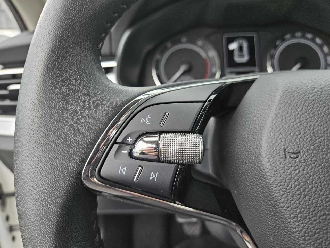 Kamiq 1.0 TSI Tour KLIMA SMARTLINK SHZ TEMPOMAT - Bild 23