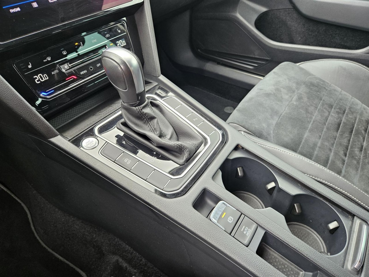 Passat Variant 2.0 TDI Elegance AHK KAM NAV KLIM - Bild 12