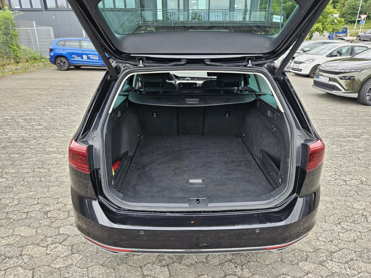 Passat Variant 2.0 TDI Elegance AHK KAM NAV KLIM - Bild 17