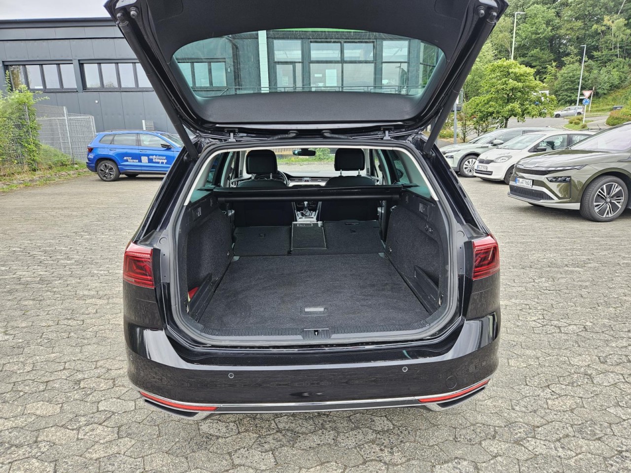 Passat Variant 2.0 TDI Elegance AHK KAM NAV KLIM - Bild 18
