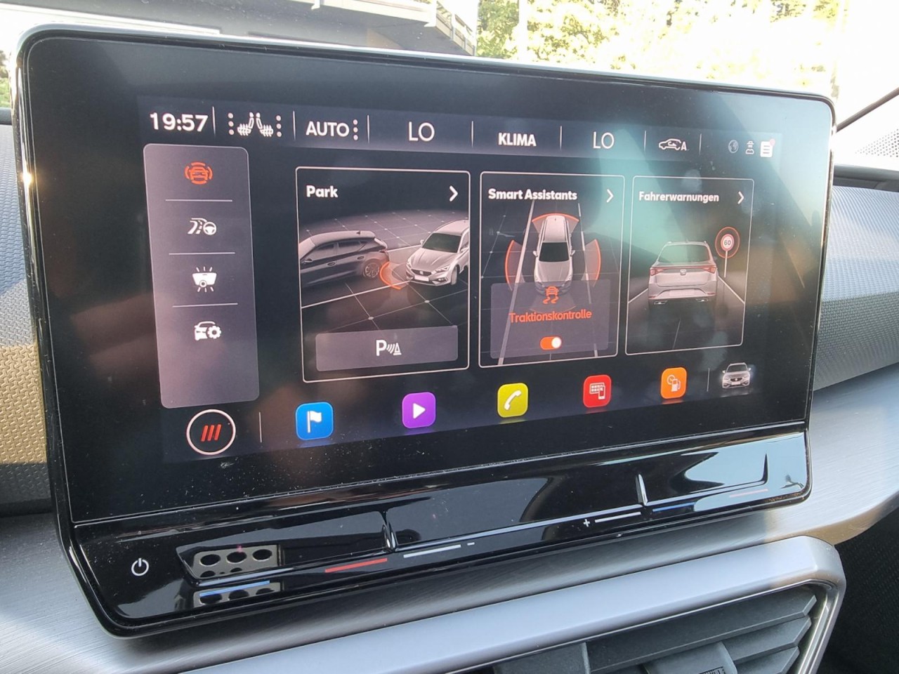 Leon Sportstourer 1.5 TSI FR KAM PANO LED AHK - Bild 14
