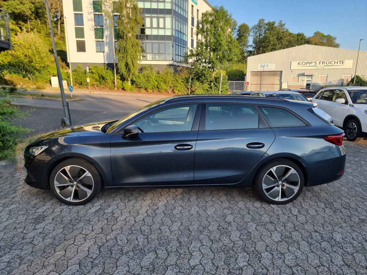 Leon Sportstourer 1.5 TSI FR KAM PANO LED AHK - Bild 27