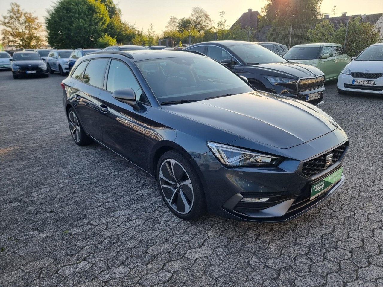 Leon Sportstourer 1.5 TSI FR KAM PANO LED AHK - Bild 3
