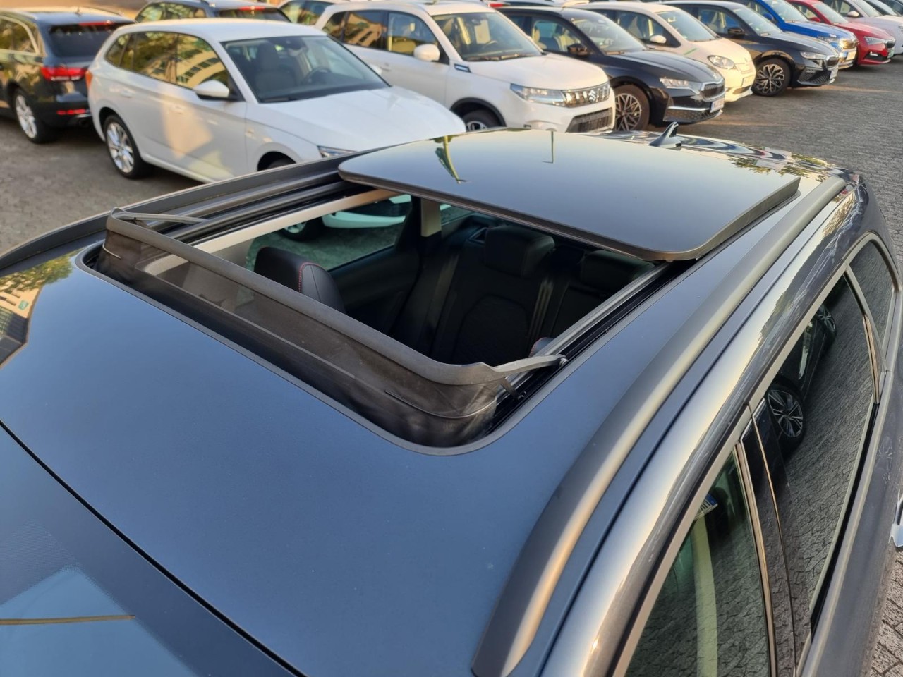 Leon Sportstourer 1.5 TSI FR KAM PANO LED AHK - Bild 6