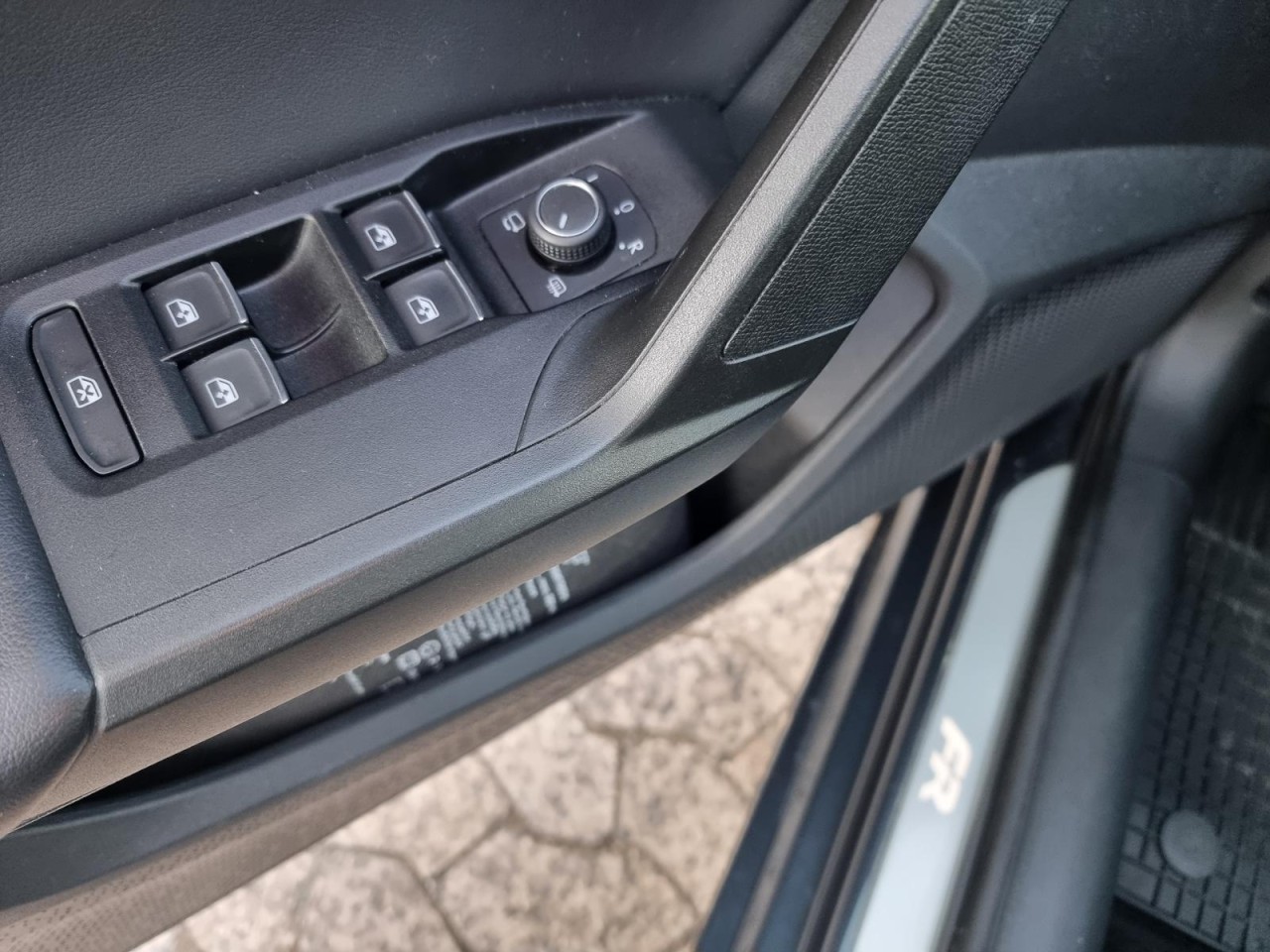 Leon Sportstourer 1.5 TSI FR KAM PANO LED AHK - Bild 7