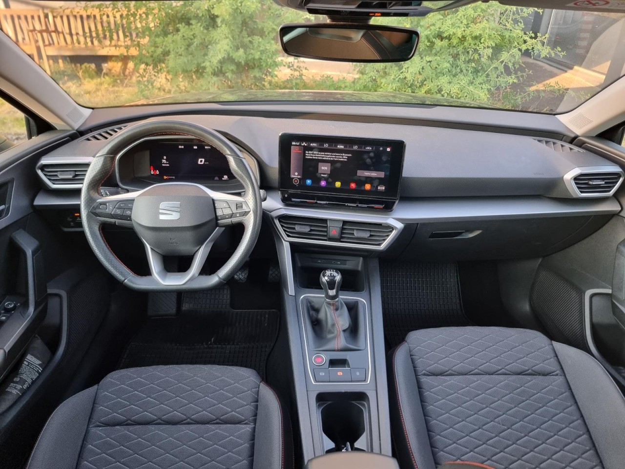 Leon Sportstourer 1.5 TSI FR KAM PANO LED AHK - Bild 9