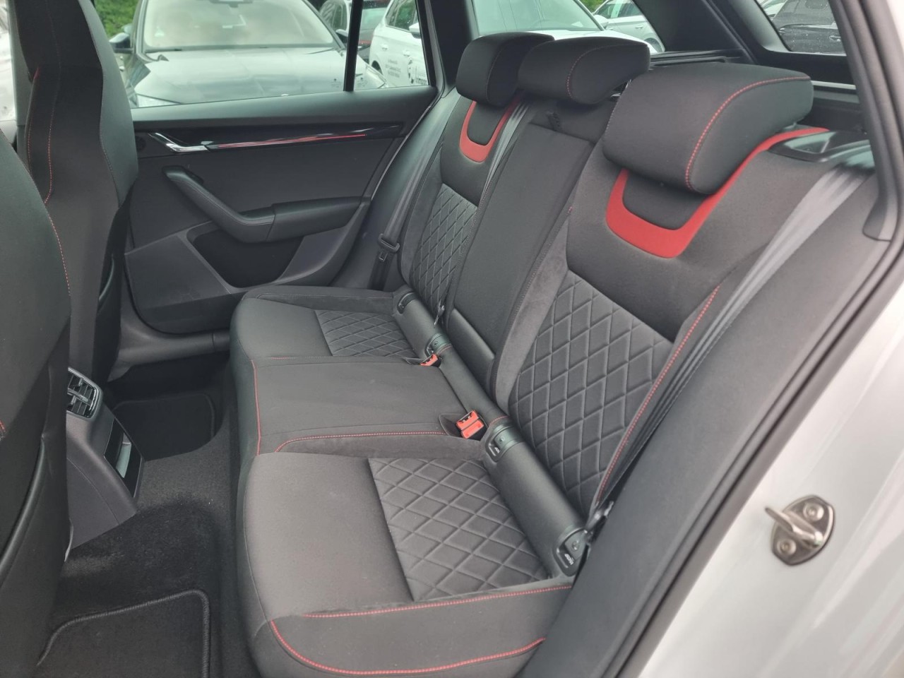 Octavia Combi 2.0 TDI RS 4×4 PANO KLIMA NAV LED - Bild 18