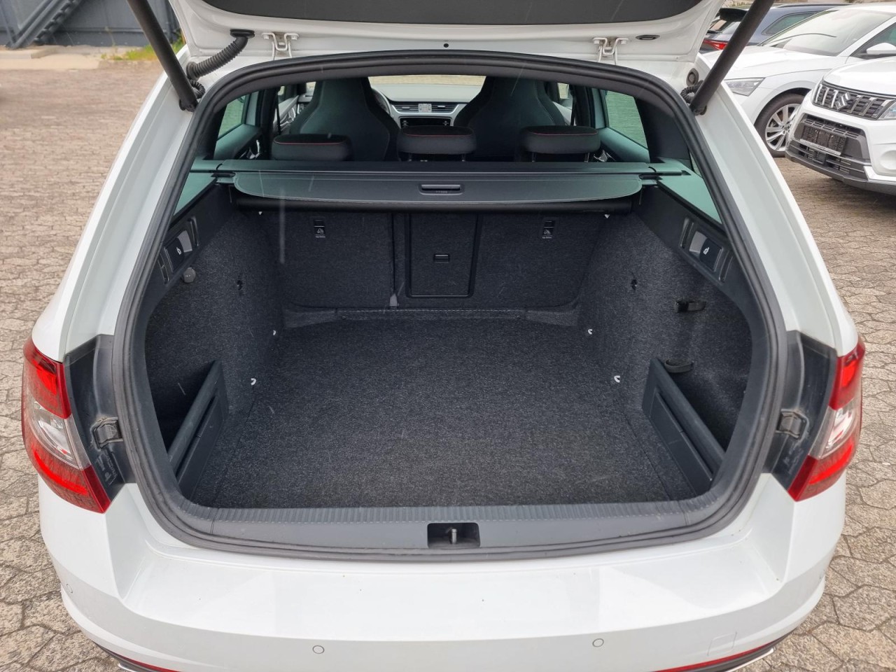 Octavia Combi 2.0 TDI RS 4×4 PANO KLIMA NAV LED - Bild 19
